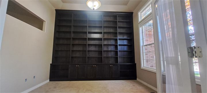 Dark custom built-in shelving by Jackson Cabinets